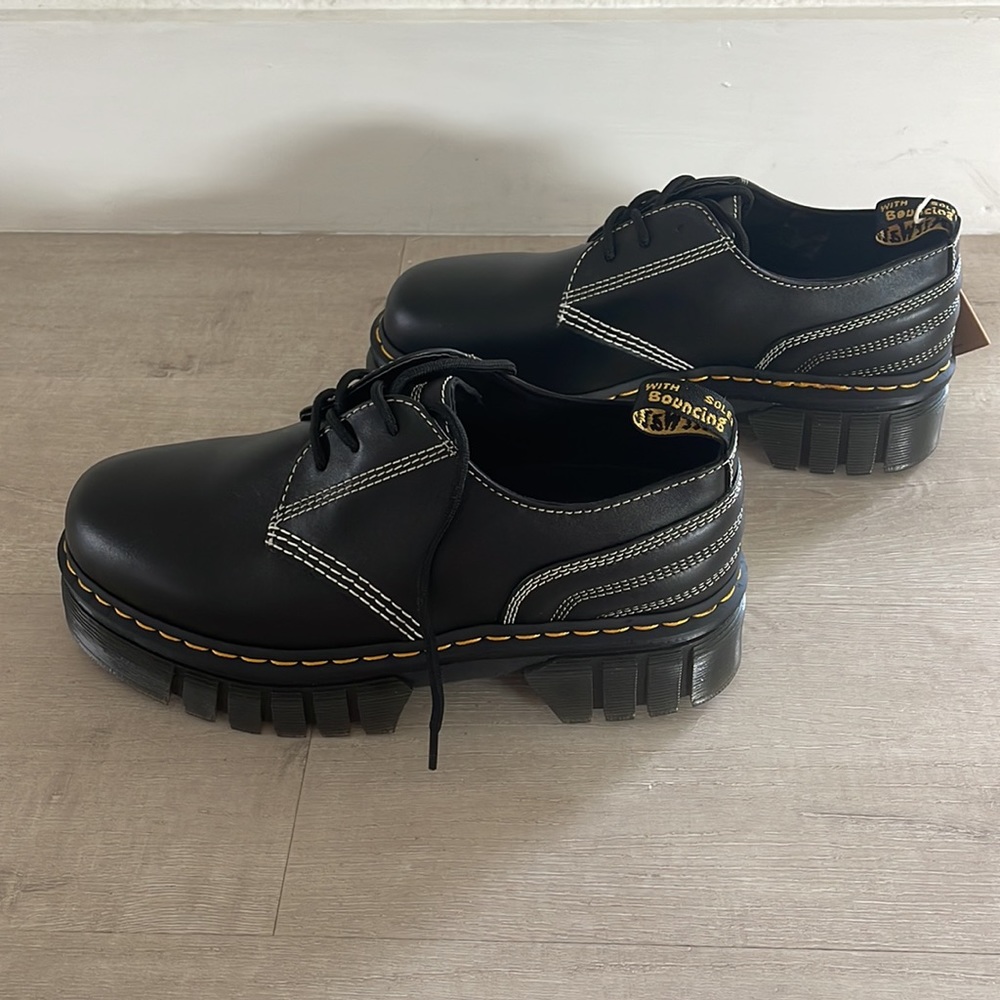 Dr. Martens Womens Black Audrick 3-Eye Quilted LA004 Oxford Shoes